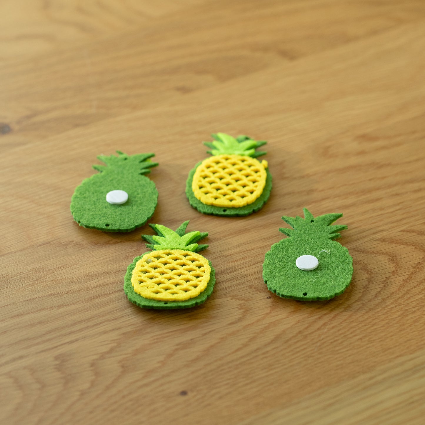 4x Dekosticker Ananas 4,3x7 cm